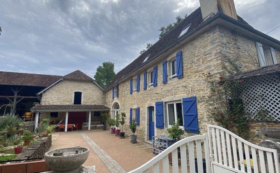 Situation Bucolique Pour Ce Magnifique Ensemble Ferme Béarnais