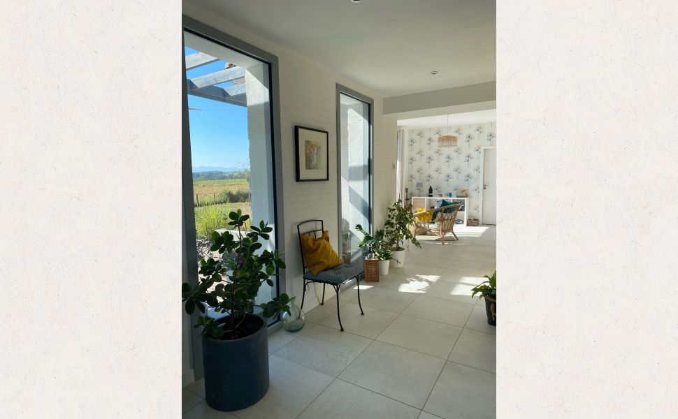 An Attractive Contemporary Rural Property With Spectacular Mountain Views