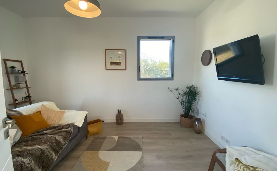 An Attractive Contemporary Rural Property With Spectacular Mountain Views