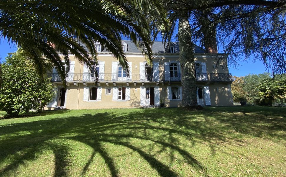 A Substantial Country Residence with a Commanding Hilltop Position, Pyrenean Views & 9.4HA 