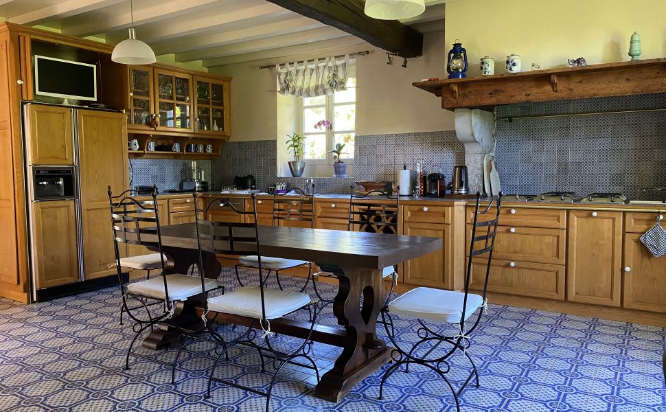 A Substantial Country Residence with a Commanding Hilltop Position, Pyrenean Views & 9.4HA 