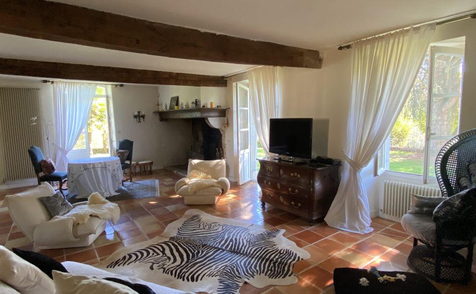 A Substantial Country Residence with a Commanding Hilltop Position, Pyrenean Views & 9.4HA 