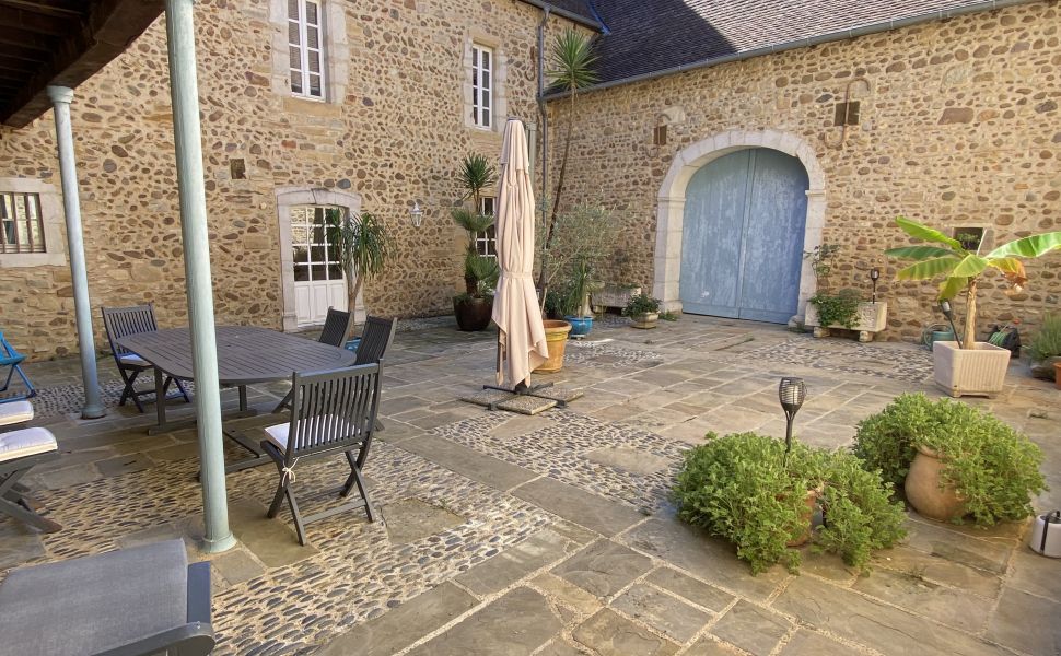 A Substantial Country Residence with a Commanding Hilltop Position, Pyrenean Views & 9.4HA 
