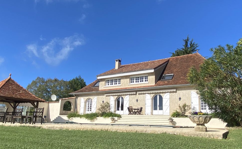 Splendid Bearnaise Villa with Panoramic Views of the Pyrenees Mountains