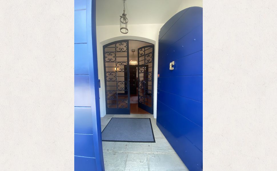 Splendid Bearnaise Villa with Panoramic Views of the Pyrenees Mountains