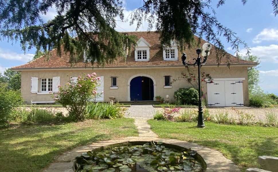 Splendid Bearnaise Villa with Panoramic Views of the Pyrenees Mountains