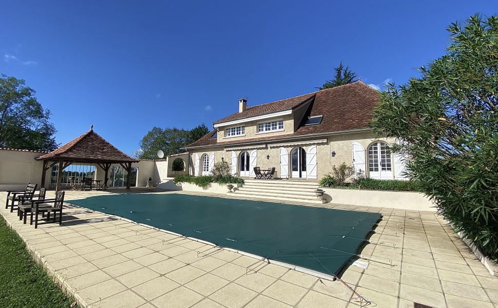 Splendid Bearnaise Villa with Panoramic Views of the Pyrenees Mountains