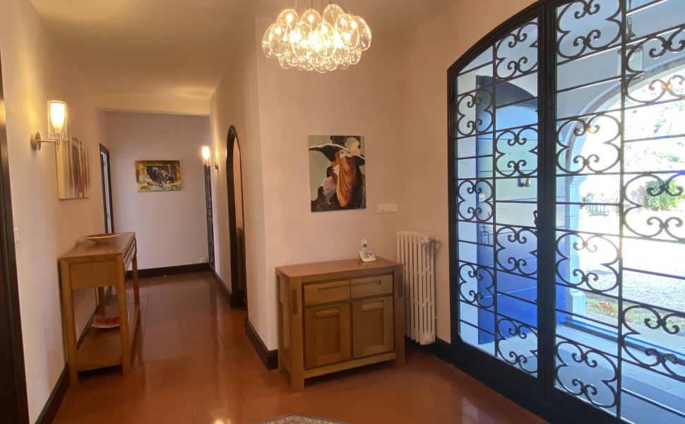 Splendid Bearnaise Villa with Panoramic Views of the Pyrenees Mountains
