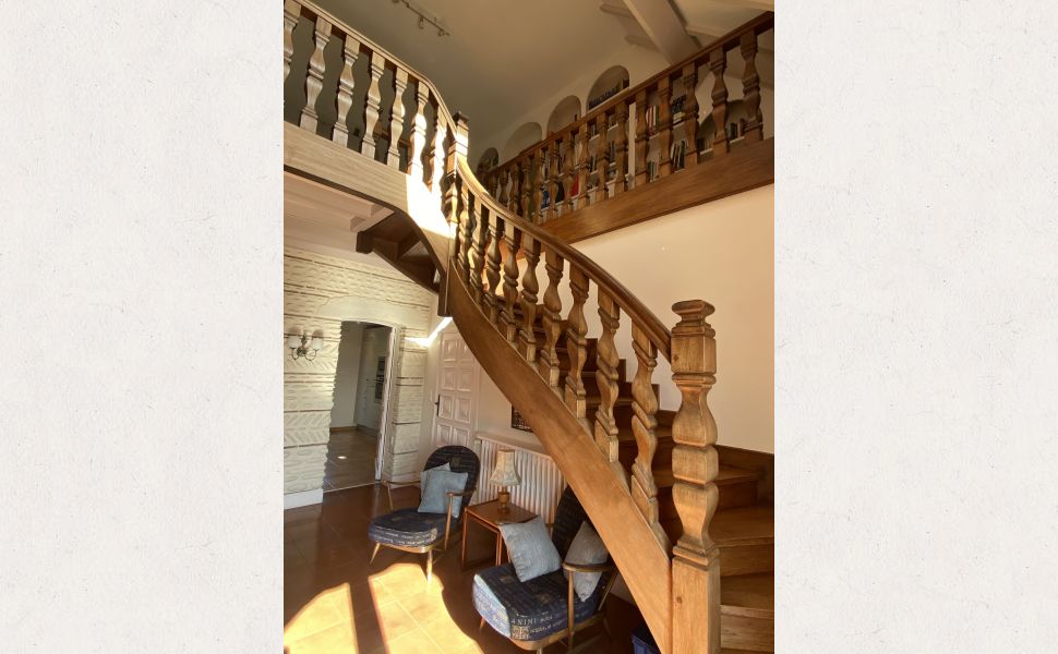 Splendid Bearnaise Villa with Panoramic Views of the Pyrenees Mountains