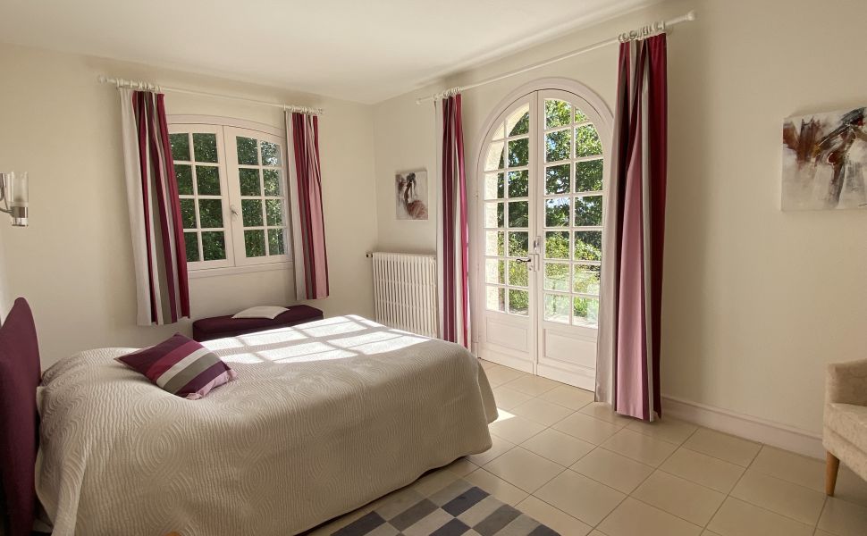 Splendid Bearnaise Villa with Panoramic Views of the Pyrenees Mountains