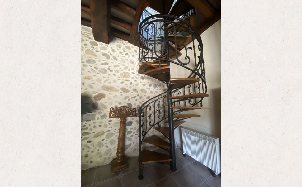 Beautiful Chateau with Independent Guest House and Mountain Views 