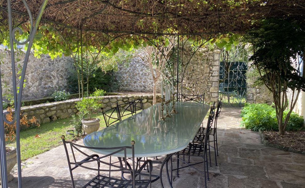Beautiful Chateau with Independent Guest House and Mountain Views 