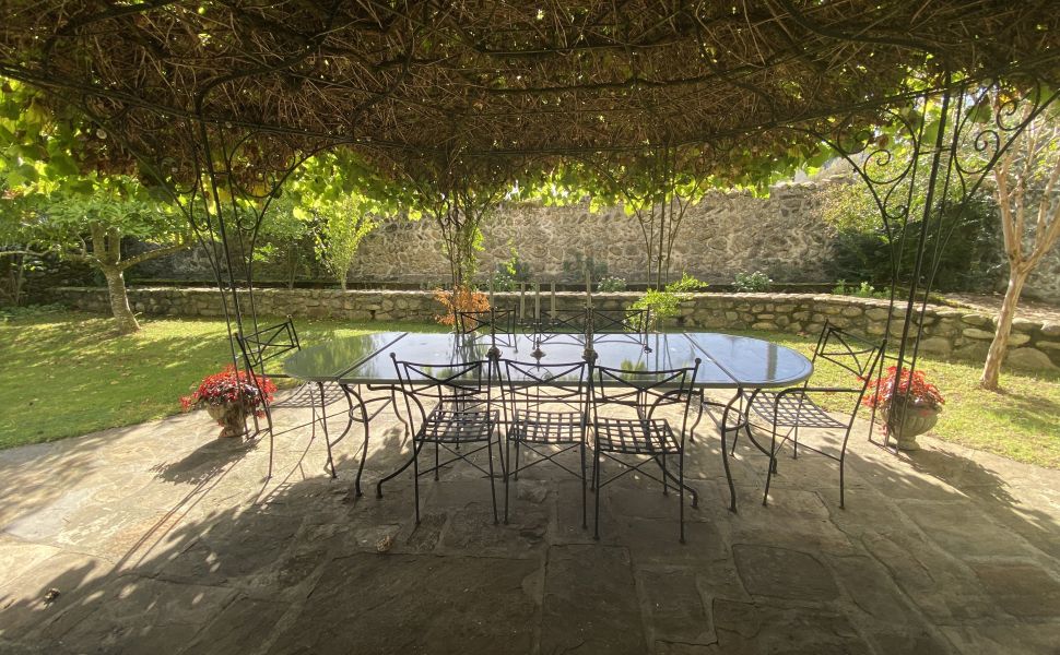 Beautiful Chateau with Independent Guest House and Mountain Views 