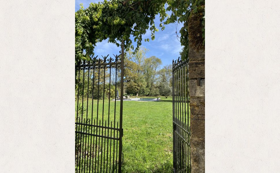Beautiful Chateau with Independent Guest House and Mountain Views 