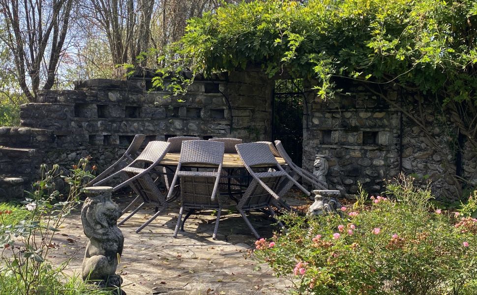 Beautiful Chateau with Independent Guest House and Mountain Views 