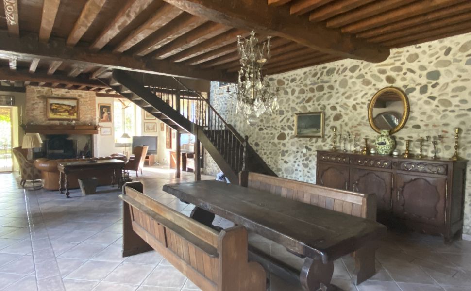 Beautiful Chateau with Independent Guest House and Mountain Views 