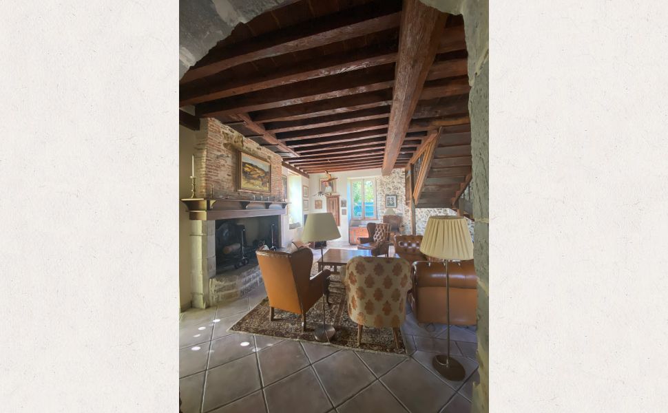 Beautiful Chateau with Independent Guest House and Mountain Views 