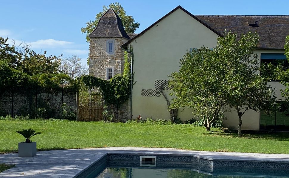 Beautiful Chateau with Independent Guest House and Mountain Views 