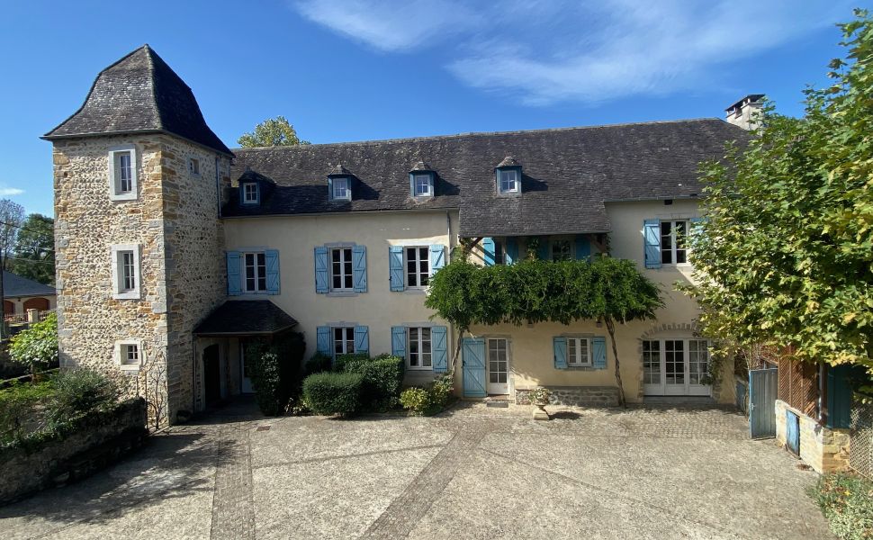 Beautiful Chateau with Independent Guest House and Mountain Views 