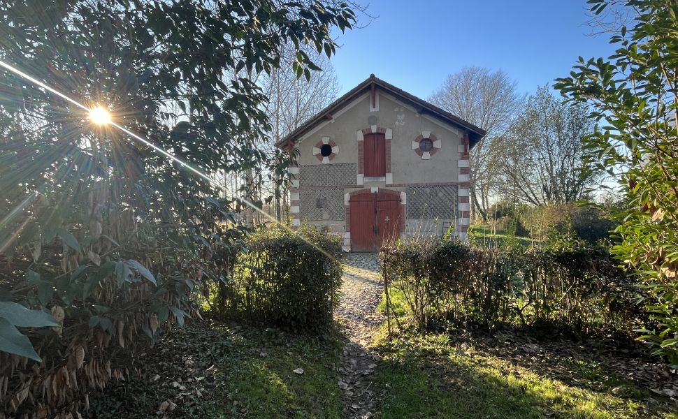 Elégant Château sur 2.2HA au cœur de Saint Sever