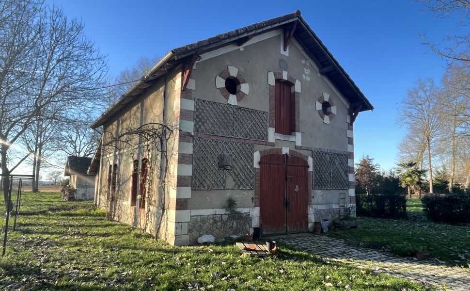 Elégant Château sur 2.2HA au cœur de Saint Sever