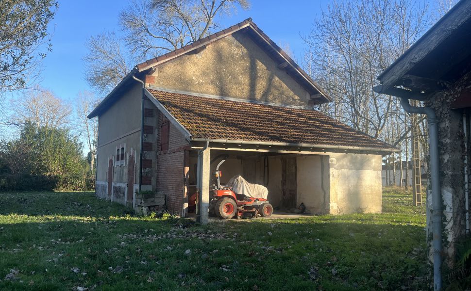 Elégant Château sur 2.2HA au cœur de Saint Sever