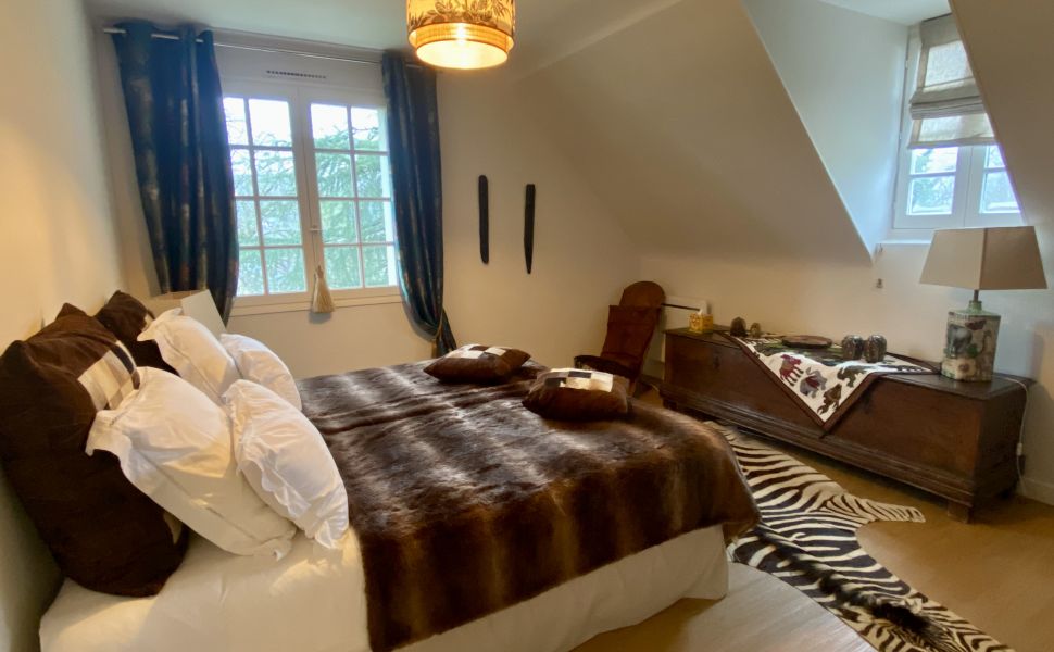 Superb Architect Designed Property with Stunning Views of the Mountains