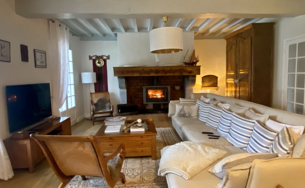 Superb Architect Designed Property with Stunning Views of the Mountains