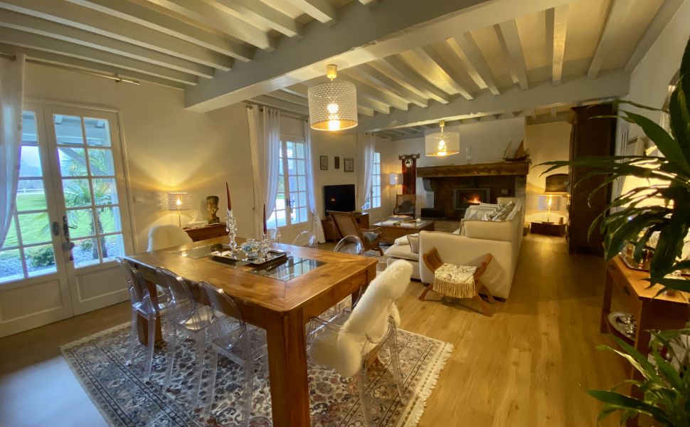 Superb Architect Designed Property with Stunning Views of the Mountains