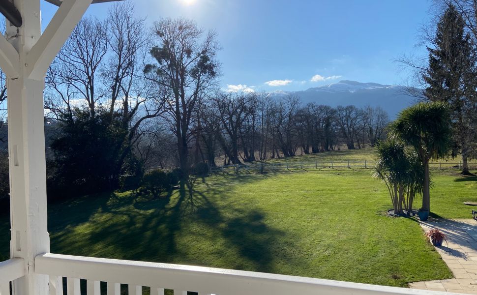 Superb Architect Designed Property with Stunning Views of the Mountains