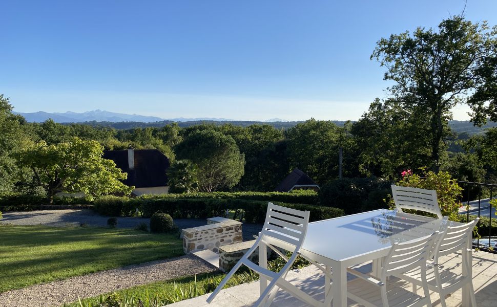 Maison familiale avec vue sur les Pyrénées; Pau; Coteau Jurançon; Proche des commodités locales