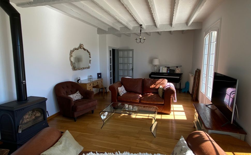Family Home with Pyrenean Mountain Views; Pau; Jurancon Wine Region; Close to local Amenities