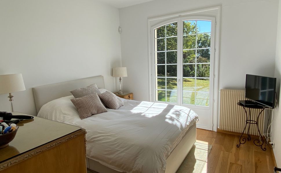 Family Home with Pyrenean Mountain Views; Pau; Jurancon Wine Region; Close to local Amenities