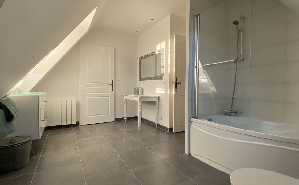 Family Home with Pyrenean Mountain Views; Pau; Jurancon Wine Region; Close to local Amenities