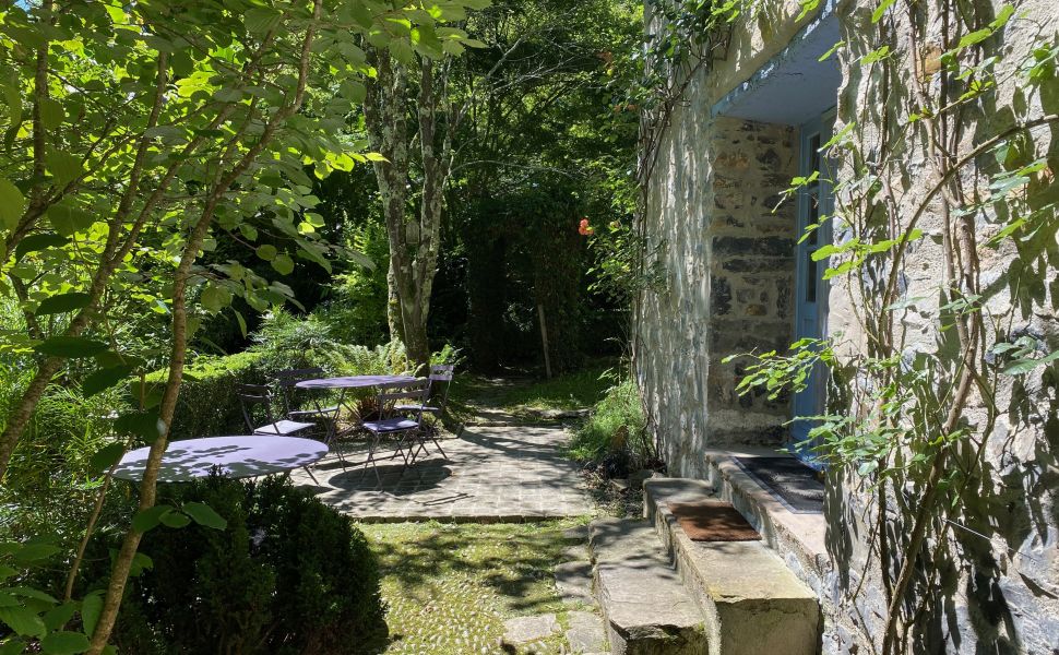 Ancien Moulin à Eau Avec Gîte au Cœur de la Campagne Basque.