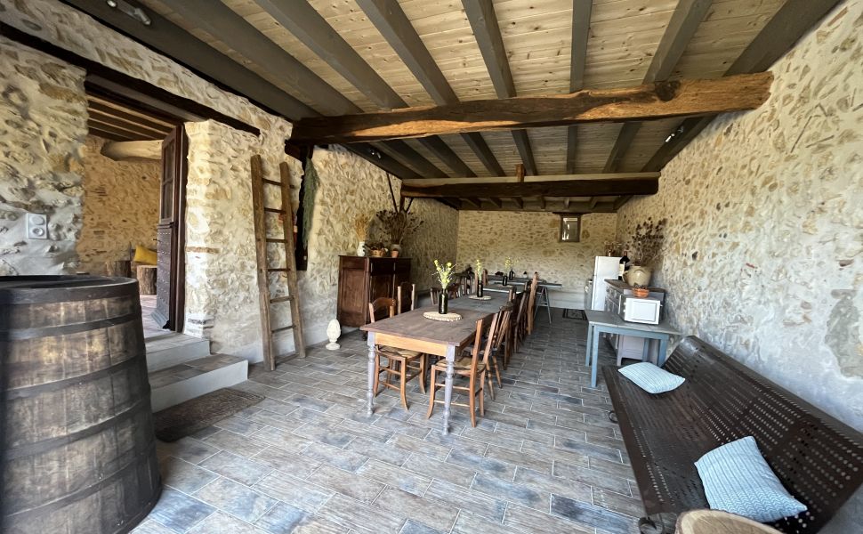 Peace & Quiet are on the menu for this Beautifully Renovated Farmhouse with 6 HA
