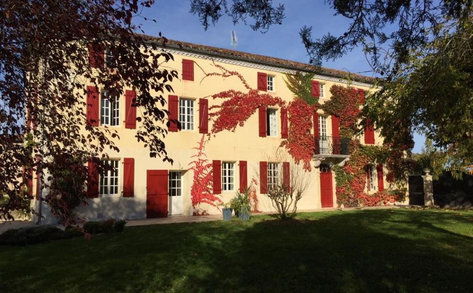 Sublime Maison de Maître Avec Piscine et Vue Dégagée