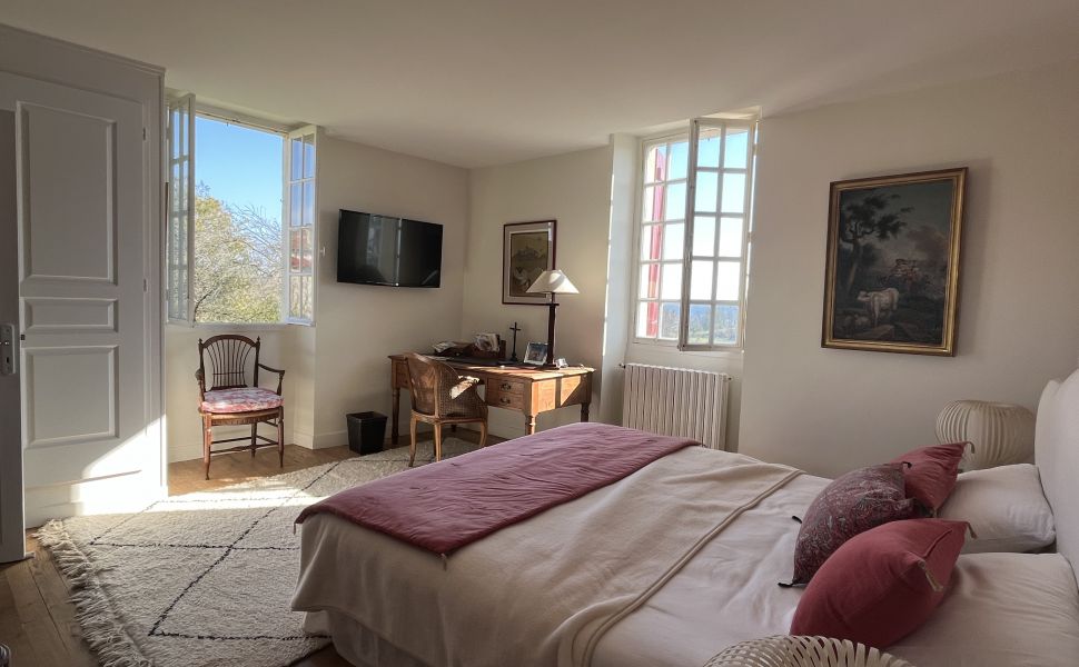 Sublime Maison de Maître Avec Piscine et Vue Dégagée