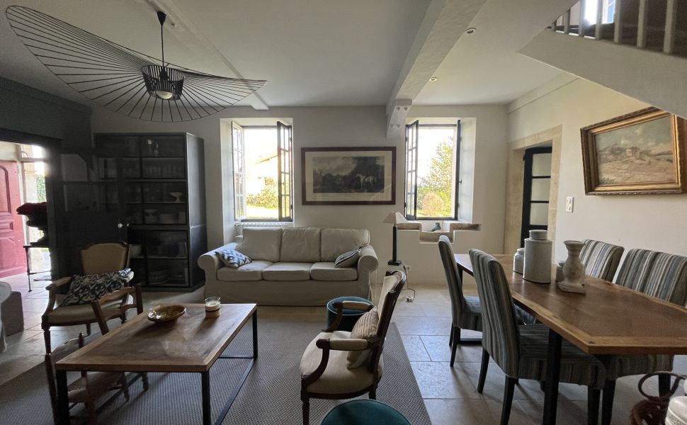 Sublime Maison de Maître Avec Piscine et Vue Dégagée