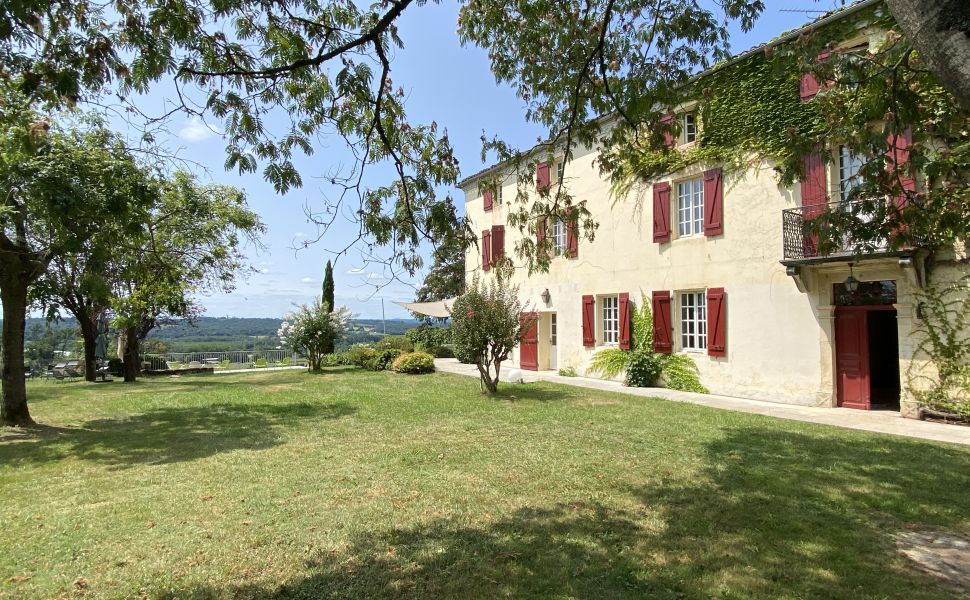 Sublime Maison de Maître Avec Piscine et Vue Dégagée