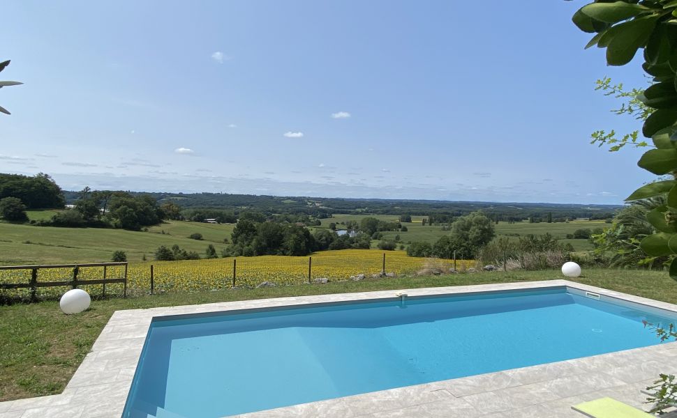 Sublime Maison de Maître Avec Piscine et Vue Dégagée