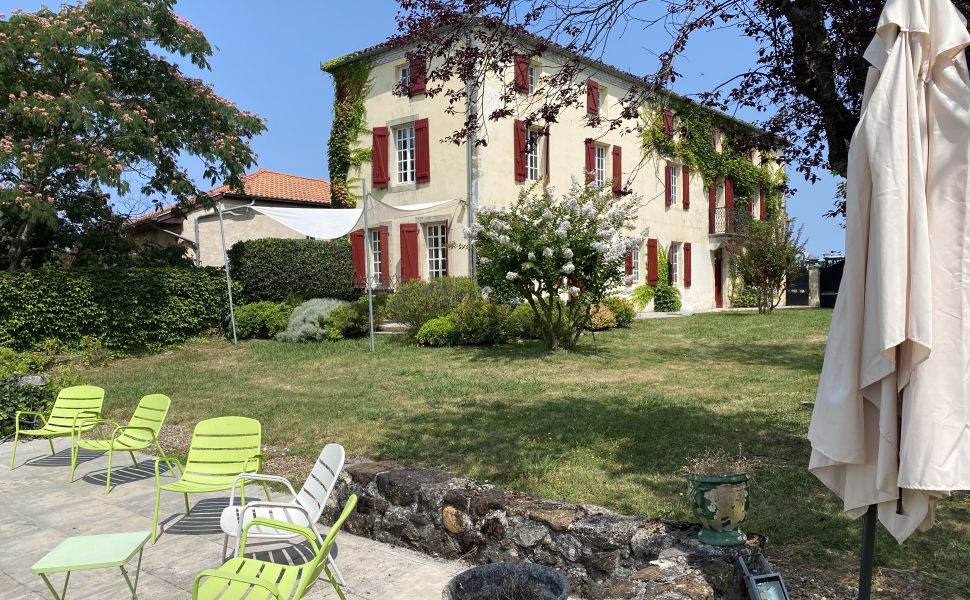 Sublime Maison de Maître Avec Piscine et Vue Dégagée