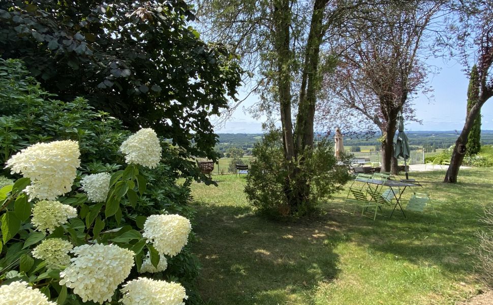 Sublime Maison de Maître Avec Piscine et Vue Dégagée