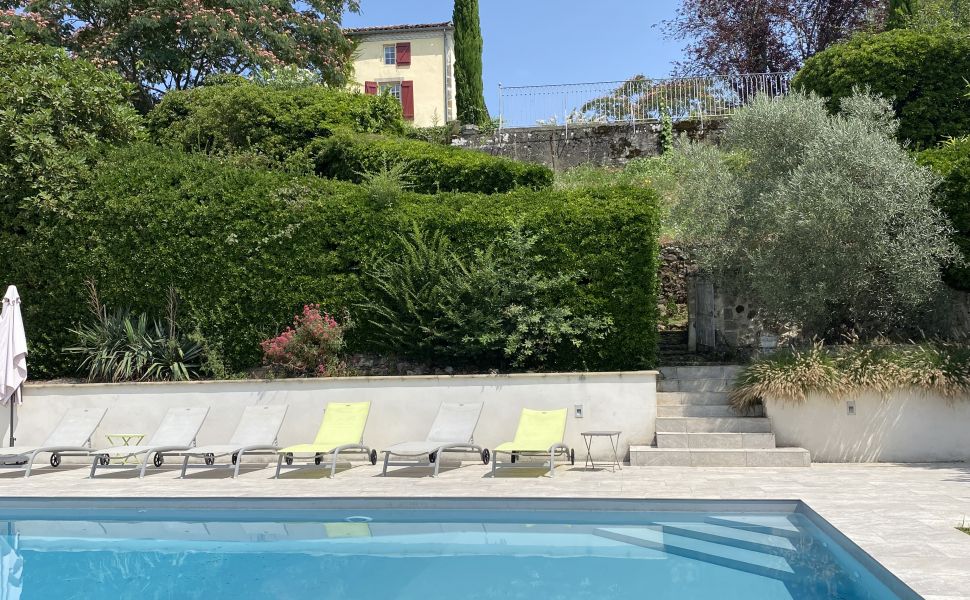 Sublime Maison de Maître Avec Piscine et Vue Dégagée