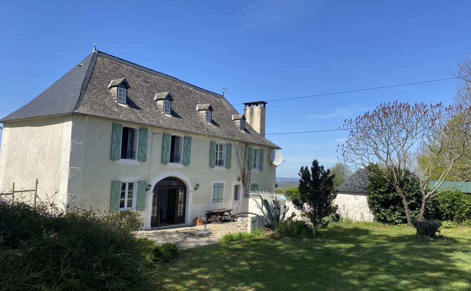 Magnifique propriété Béarnaise du XVIIe a 30 minutes de Pau