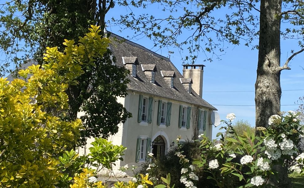 Magnifique propriété Béarnaise du XVIIe a 30 minutes de Pau