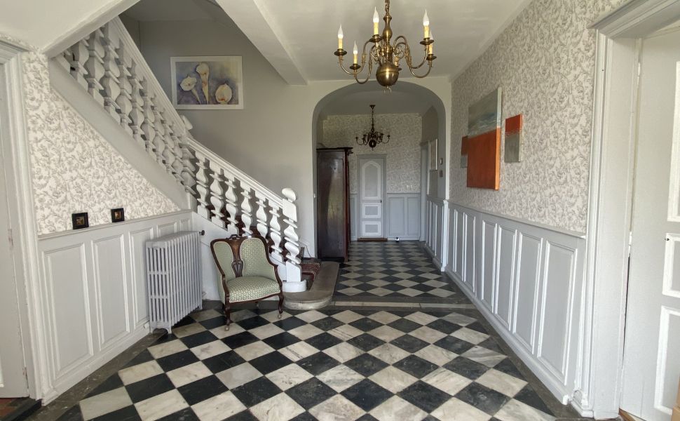 An Immaculately Presented Early 19C Maison de Maître With Pool And Pyrenees Views
