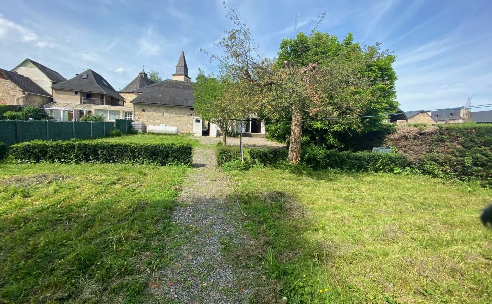 Jolie Maison du Village en Pierre, avec Jardin et Grange Attenante à 30 minutes de Pau