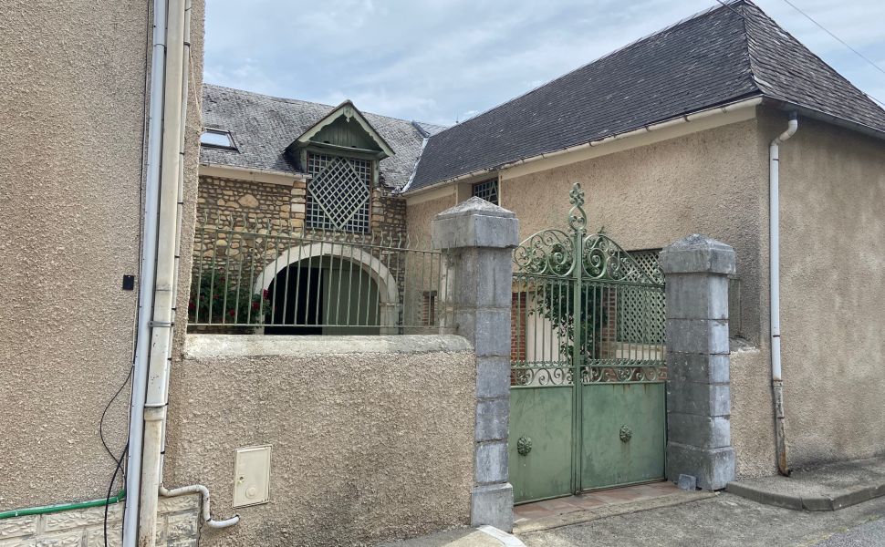 Jolie Maison du Village en Pierre, avec Jardin et Grange Attenante à 30 minutes de Pau