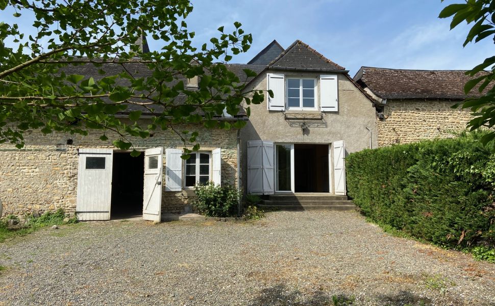 Jolie Maison du Village en Pierre, avec Jardin et Grange Attenante à 30 minutes de Pau